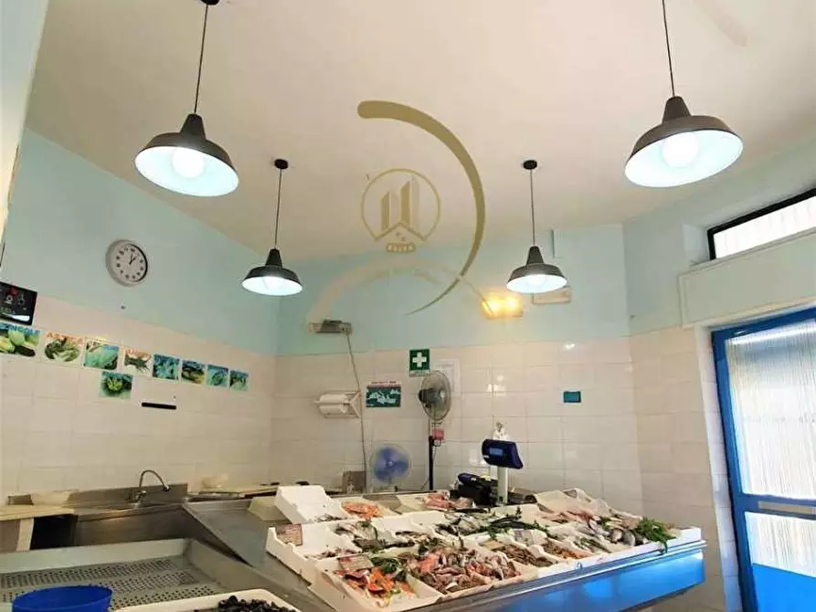 Immagine 4 di Negozio in vendita  a Andria