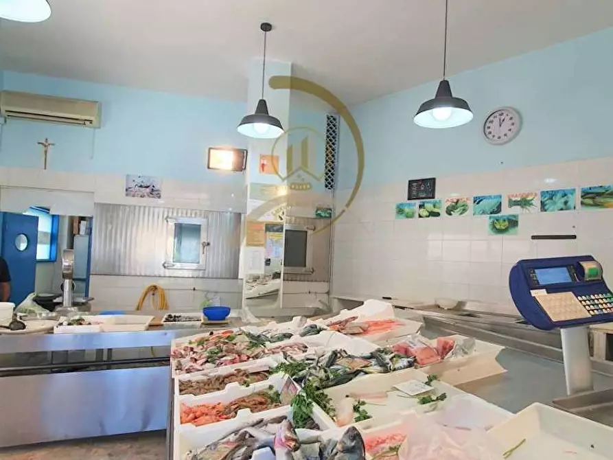 Immagine 5 di Negozio in vendita  a Andria