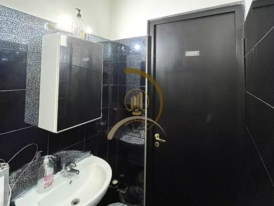 Immagine 7 di Negozio in affitto  in Viale Don Luigi Sturzo 5 a Andria