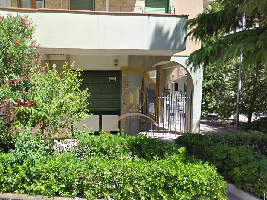 Immagine 2 di Magazzino in vendita  a Andria