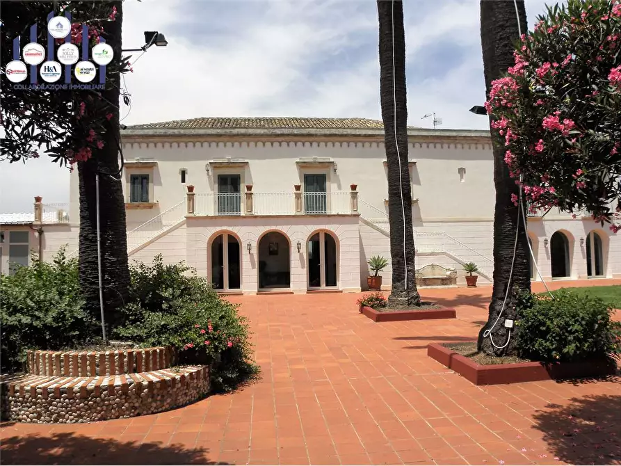 Immagine 5 di Villa in vendita  a Siracusa