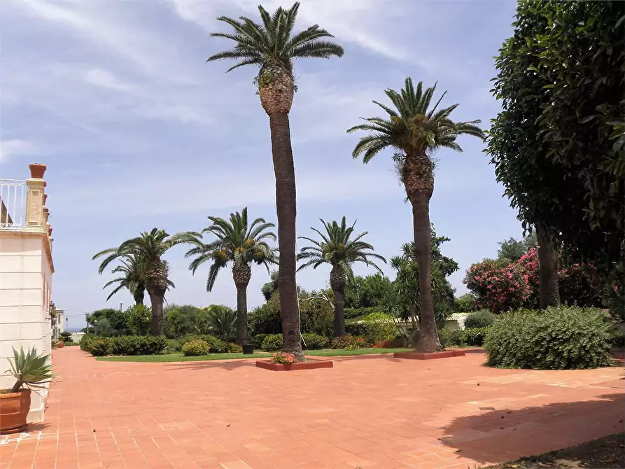 Immagine 8 di Villa in vendita  a Siracusa