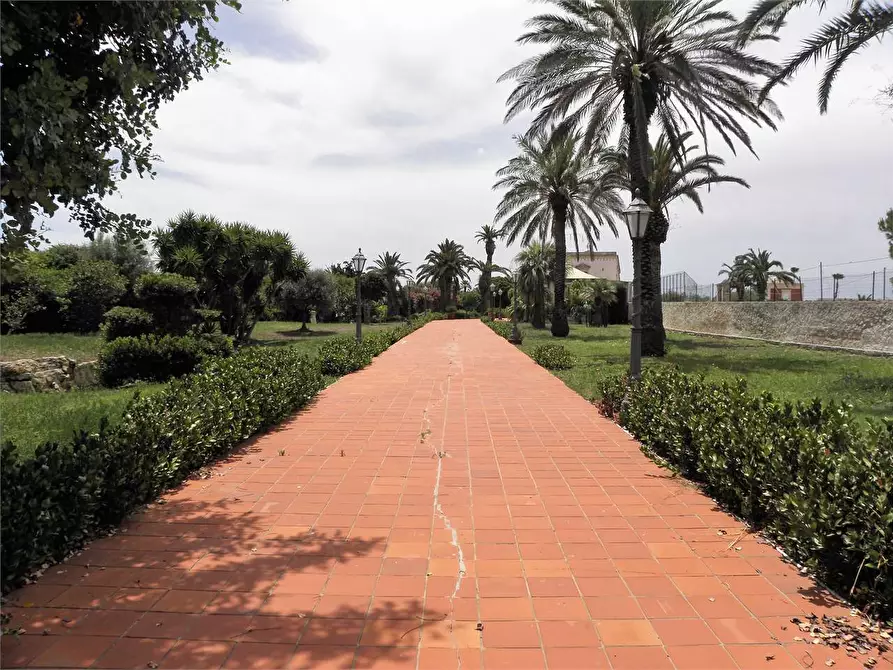 Immagine 13 di Villa in vendita  a Siracusa