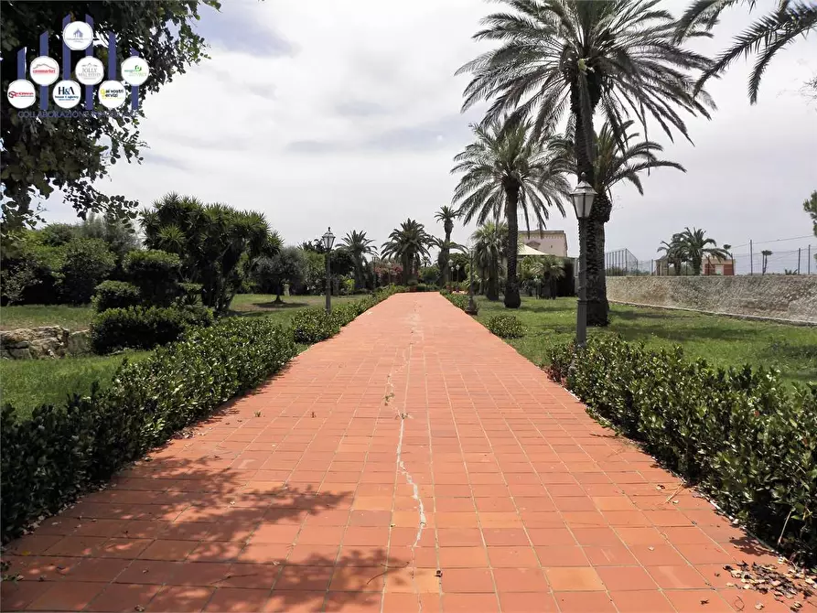 Immagine 13 di Villa in vendita  a Siracusa