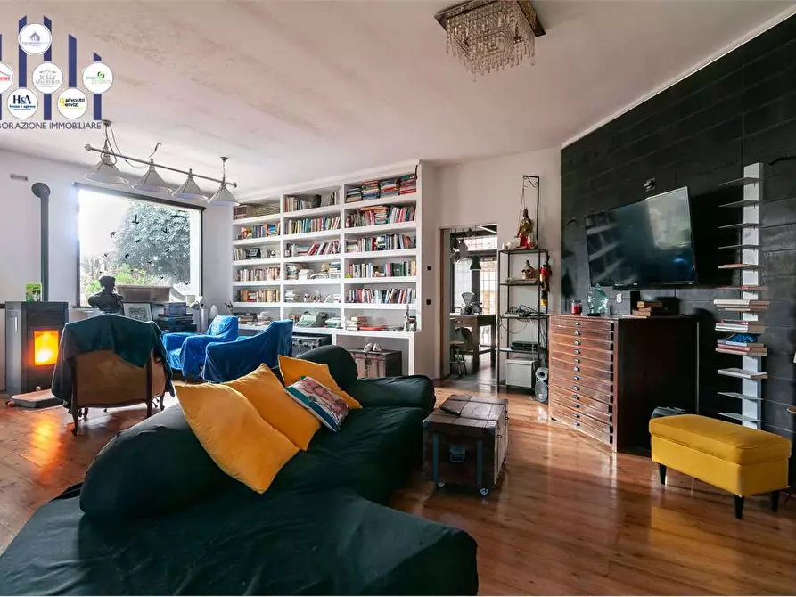 Immagine 1 di Villa in vendita  in Traversa Fontana Mortella a Siracusa