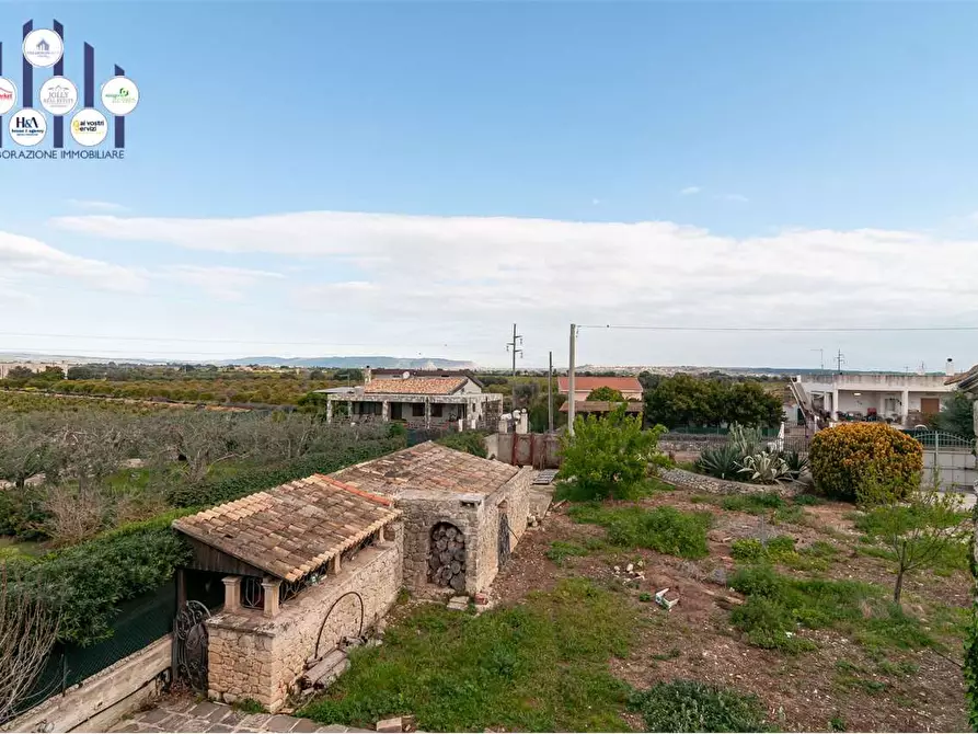 Immagine 11 di Villa in vendita  in Traversa Fontana Mortella a Siracusa