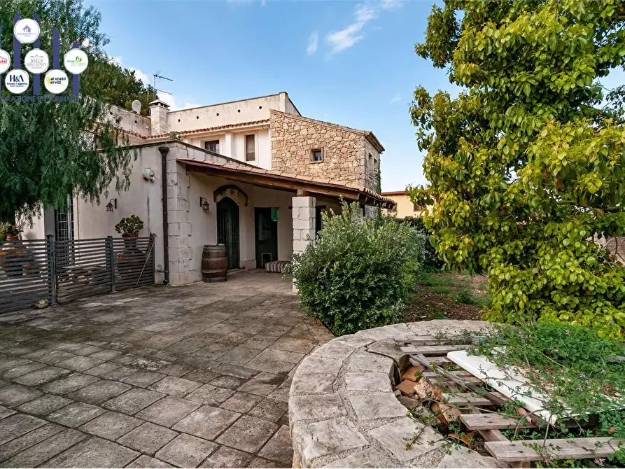 Immagine 22 di Villa in vendita  in Traversa Fontana Mortella a Siracusa