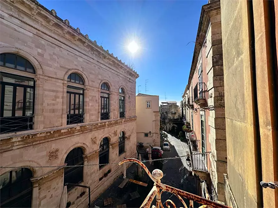 Immagine 14 di Appartamento in vendita  in via roma a Siracusa