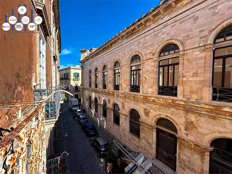 Immagine 15 di Appartamento in vendita  in via roma a Siracusa