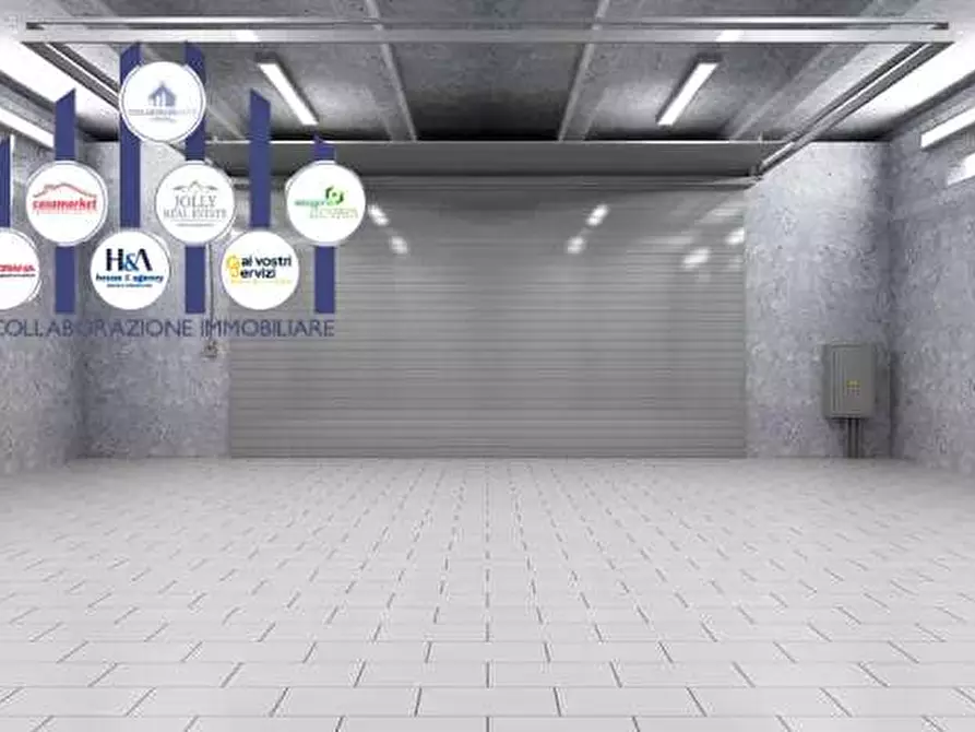 Immagine 1 di Garage in vendita  in Via grottasanta a Siracusa