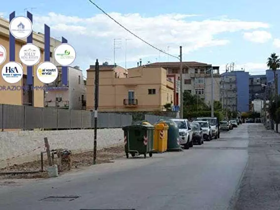 Immagine 3 di Garage in vendita  in Via grottasanta a Siracusa