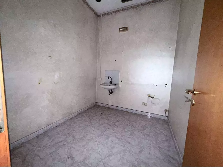 Immagine 4 di Negozio in vendita  in via dei servi di maria a Siracusa