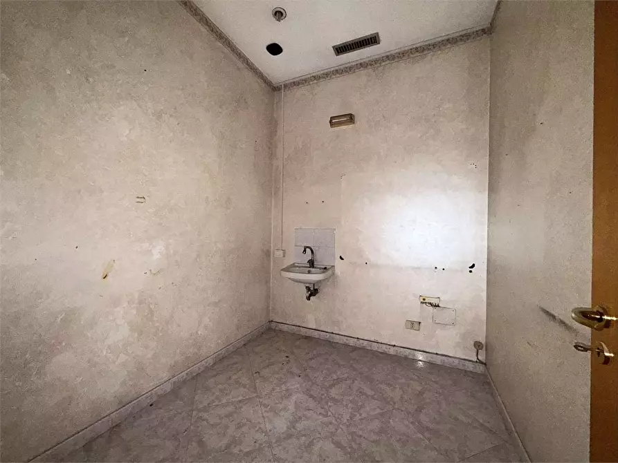 Immagine 7 di Negozio in vendita  in via dei servi di maria a Siracusa