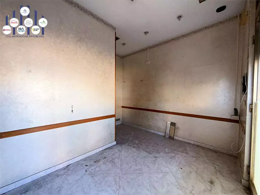 Immagine 11 di Negozio in vendita  in via dei servi di maria a Siracusa