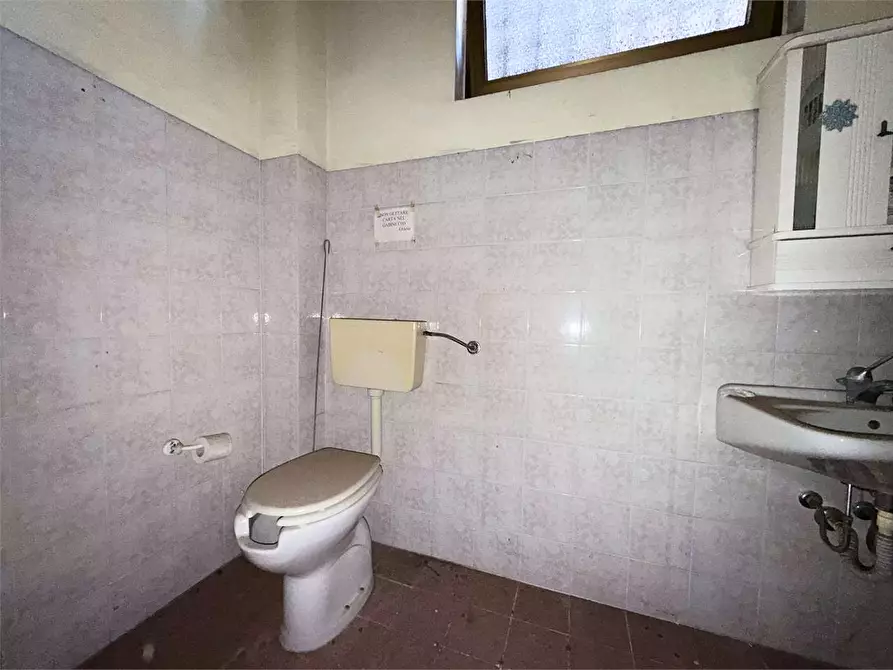 Immagine 13 di Negozio in vendita  in via dei servi di maria a Siracusa