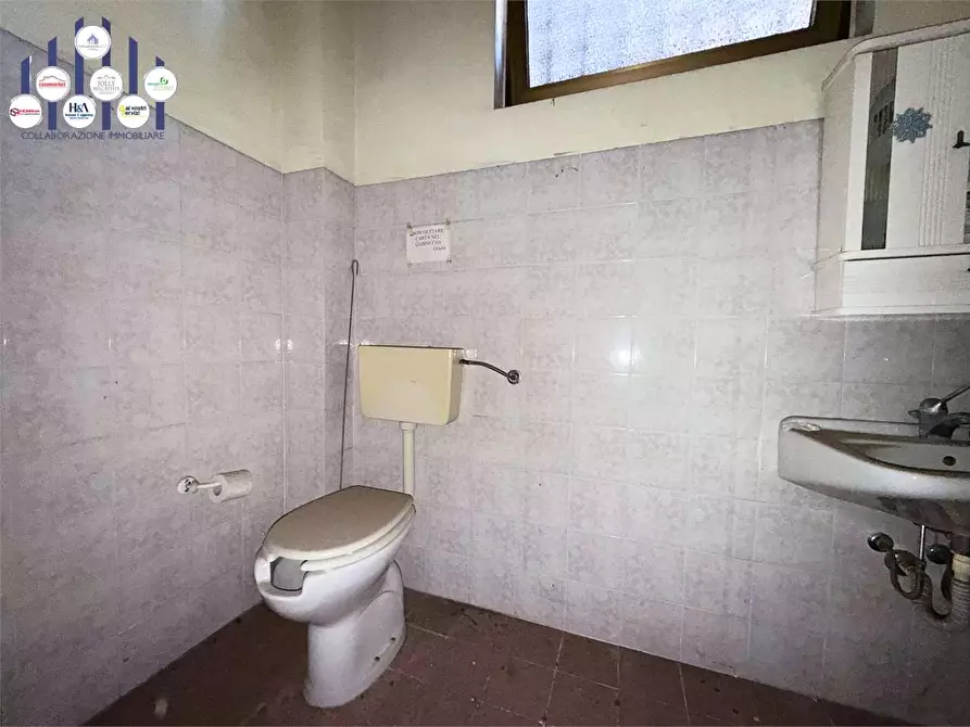 Immagine 13 di Negozio in vendita  in via dei servi di maria a Siracusa