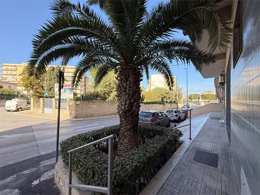 Immagine 15 di Negozio in vendita  in via dei servi di maria a Siracusa