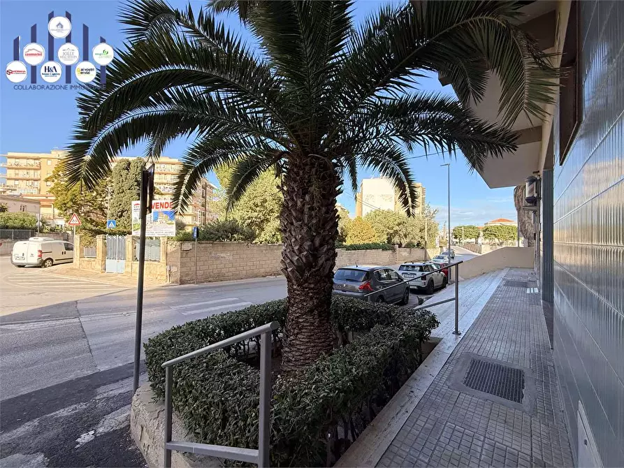 Immagine 15 di Negozio in vendita  in via dei servi di maria a Siracusa