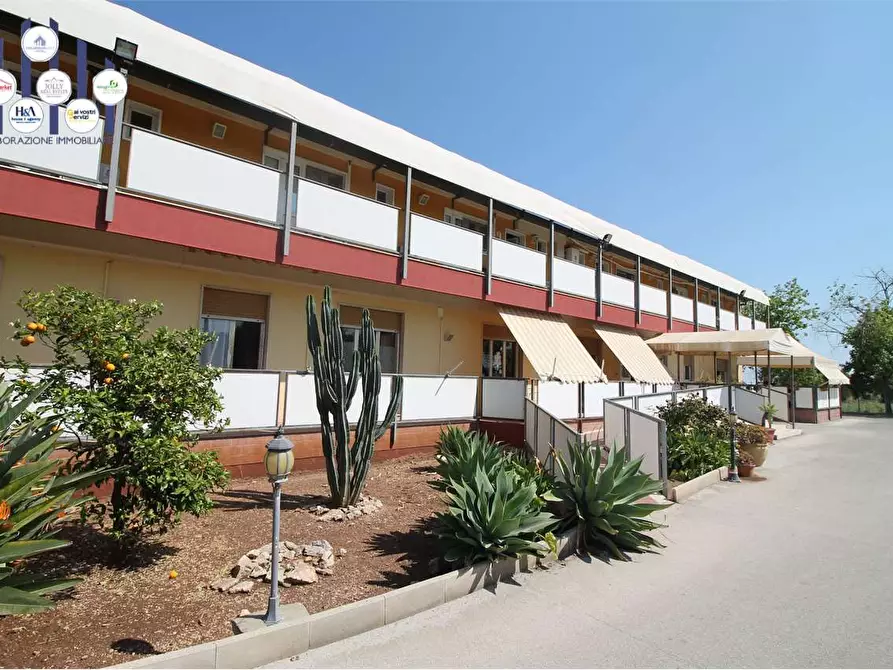 Immagine 1 di Villa in vendita  in Viale epipoli a Siracusa