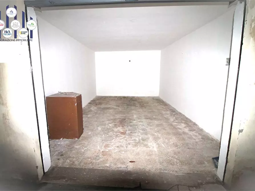 Immagine 1 di Garage in vendita  in Via di Villa Ortisi a Siracusa