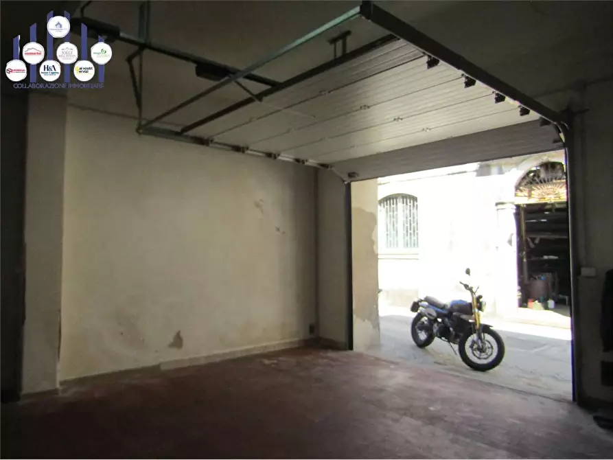 Immagine 1 di Magazzino in vendita  a Siracusa