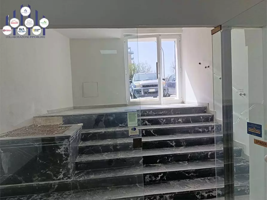 Immagine 8 di Negozio in vendita  a Siracusa