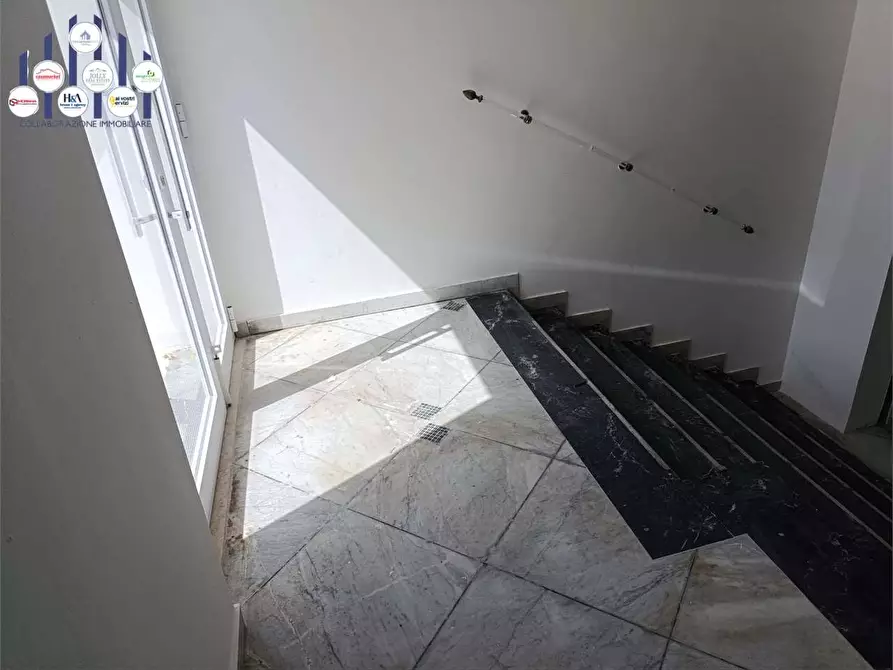 Immagine 10 di Negozio in vendita  a Siracusa