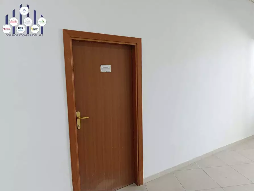 Immagine 15 di Negozio in vendita  a Siracusa