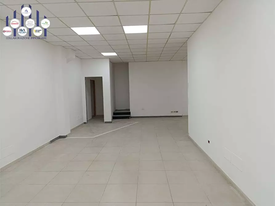 Immagine 21 di Negozio in vendita  a Siracusa