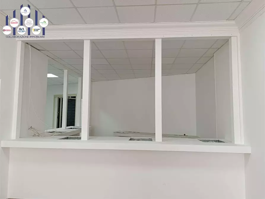 Immagine 34 di Negozio in vendita  a Siracusa