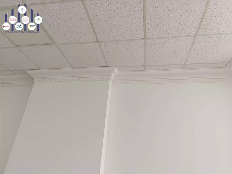 Immagine 35 di Negozio in vendita  a Siracusa