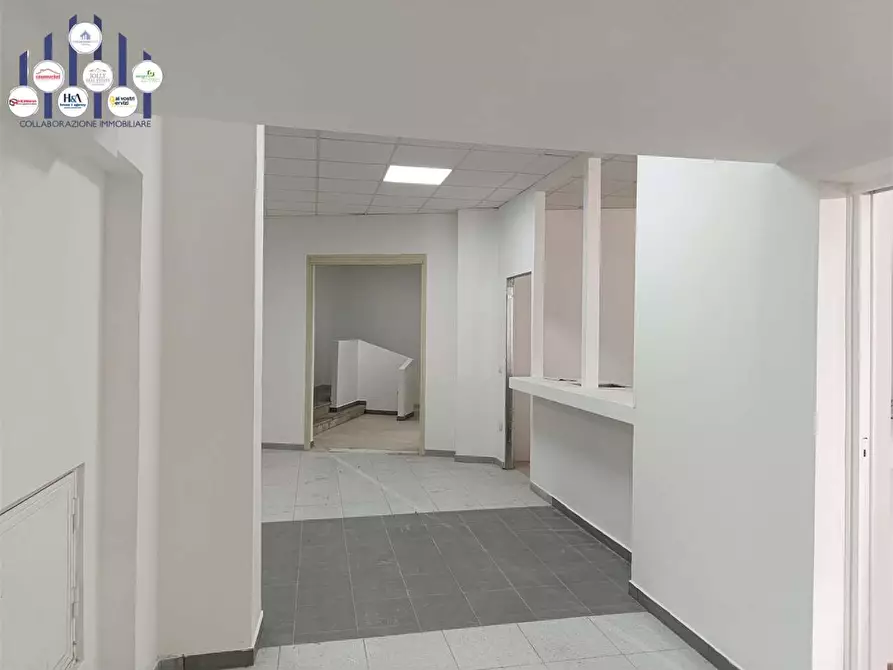 Immagine 36 di Negozio in vendita  a Siracusa
