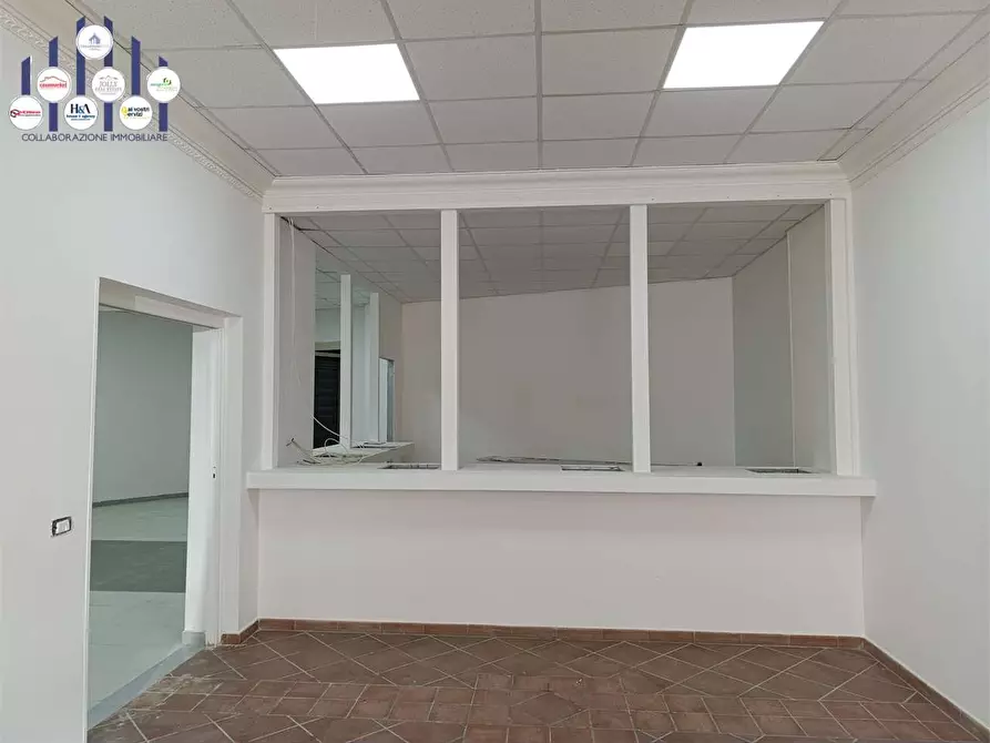 Immagine 39 di Negozio in vendita  a Siracusa