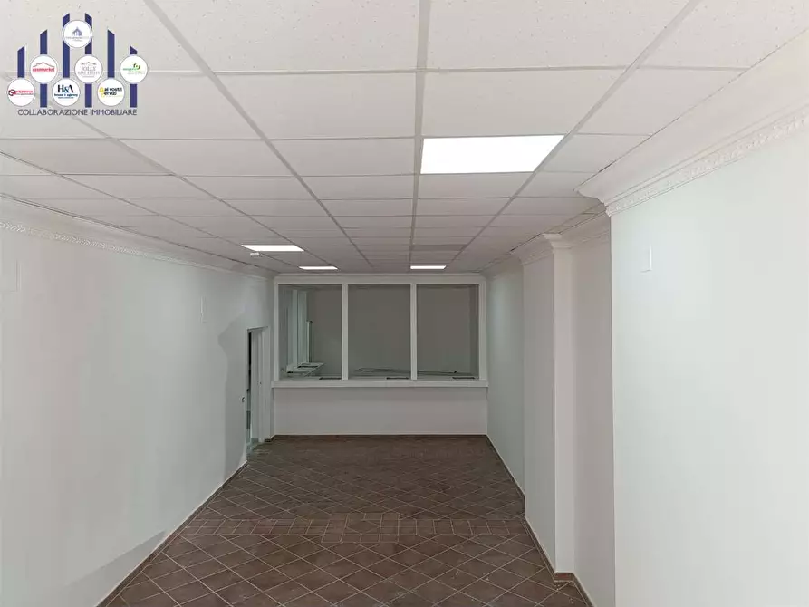 Immagine 40 di Negozio in vendita  a Siracusa