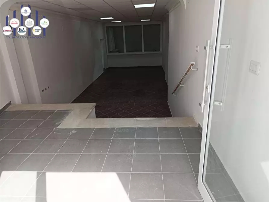 Immagine 44 di Negozio in vendita  a Siracusa