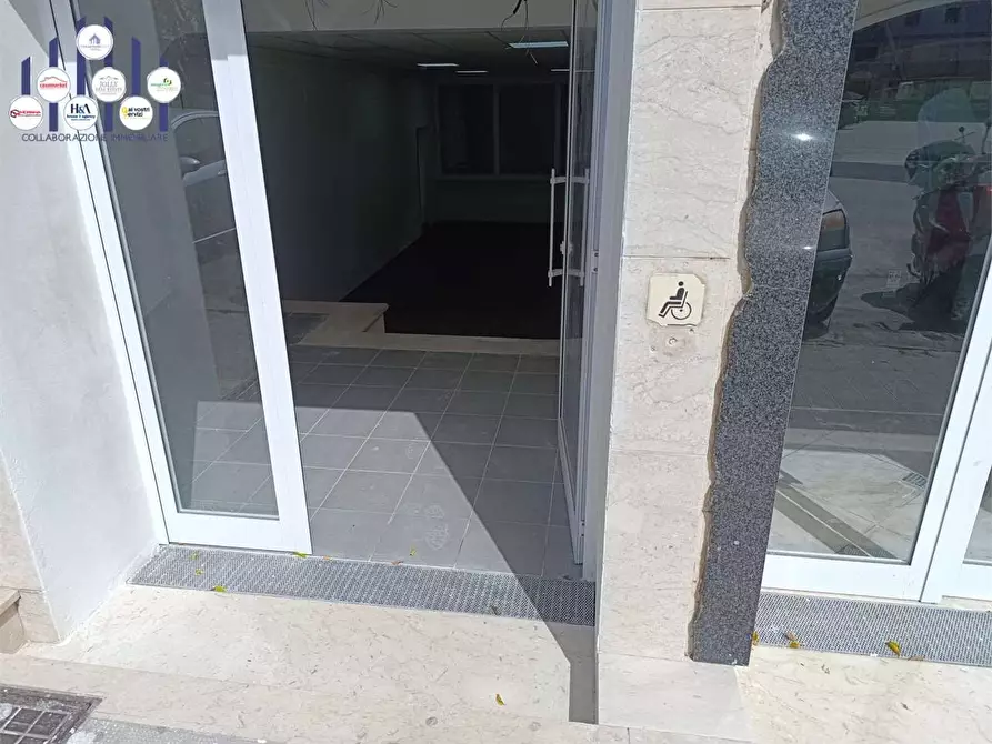 Immagine 46 di Negozio in vendita  a Siracusa