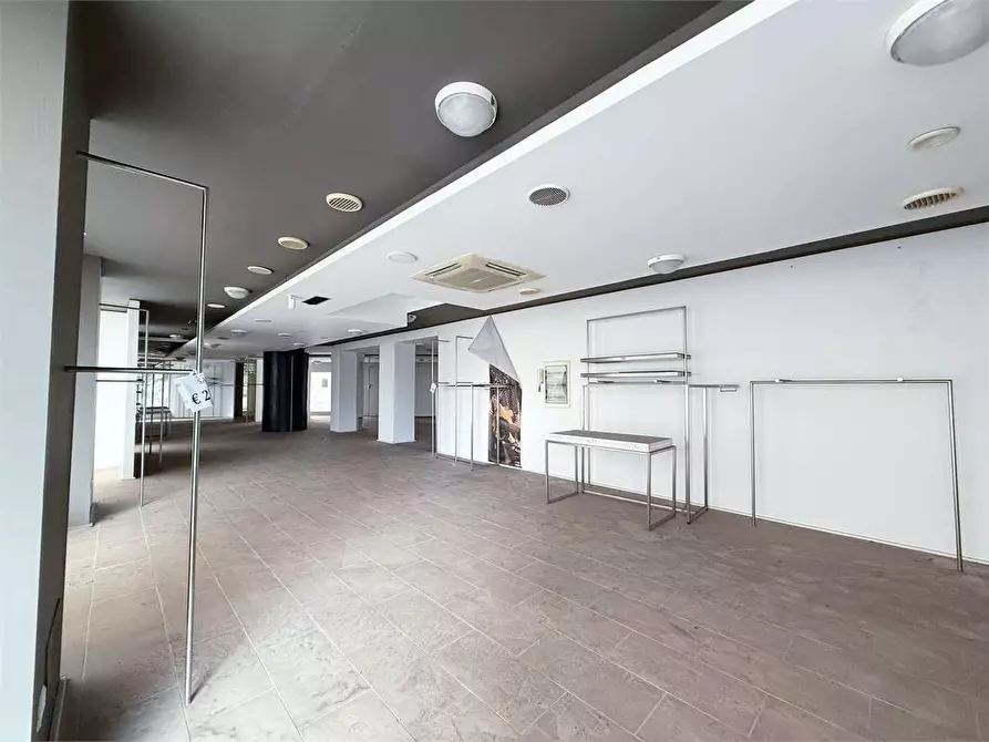 Immagine 2 di Negozio in affitto  in Via Mosco a Siracusa