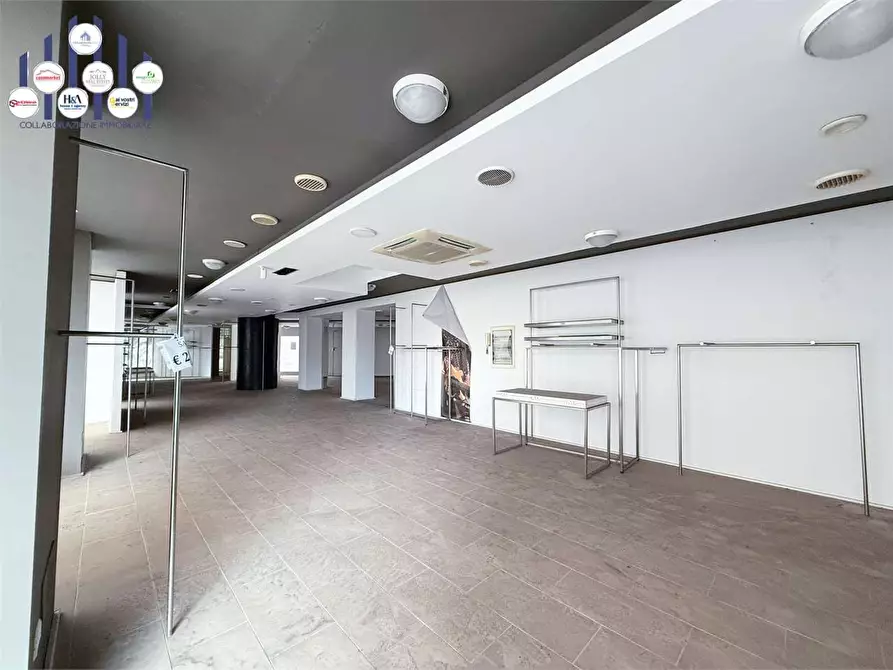 Immagine 2 di Negozio in affitto  in Via Mosco a Siracusa