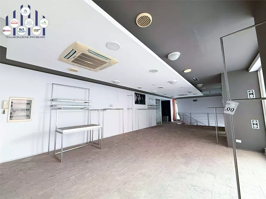 Immagine 3 di Negozio in affitto  in Via Mosco a Siracusa