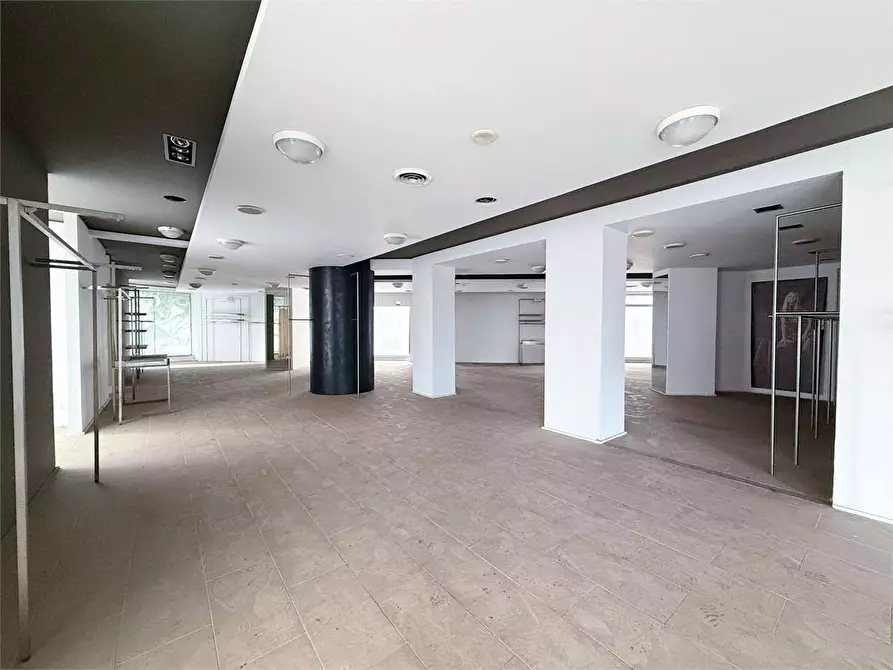 Immagine 4 di Negozio in affitto  in Via Mosco a Siracusa