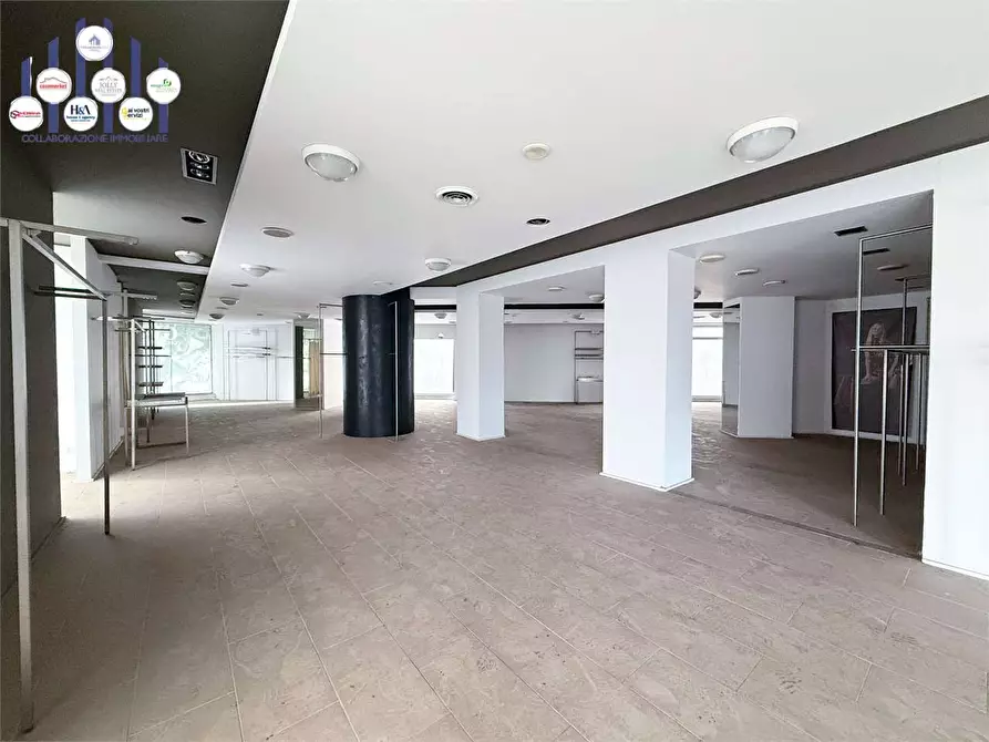 Immagine 4 di Negozio in affitto  in Via Mosco a Siracusa