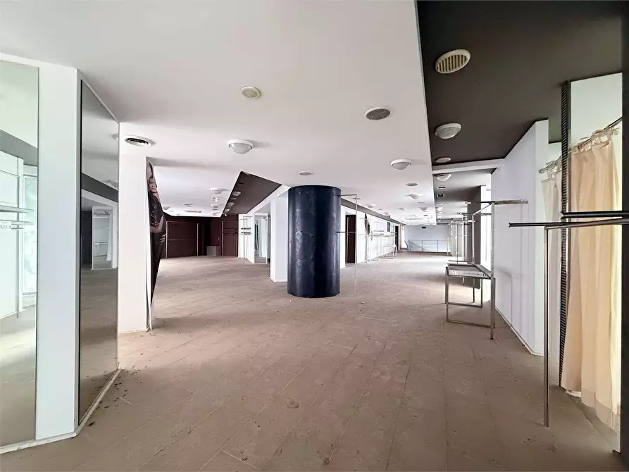 Immagine 6 di Negozio in affitto  in Via Mosco a Siracusa