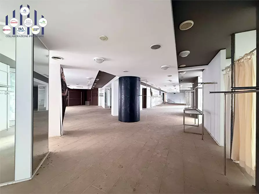 Immagine 6 di Negozio in affitto  in Via Mosco a Siracusa