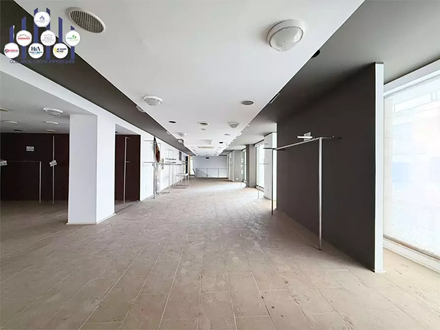 Immagine 9 di Negozio in affitto  in Via Mosco a Siracusa