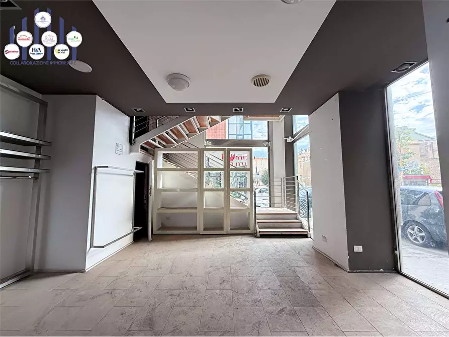 Immagine 19 di Negozio in affitto  in Via Mosco a Siracusa