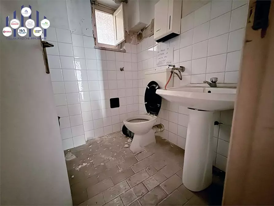 Immagine 20 di Negozio in affitto  in Via Mosco a Siracusa