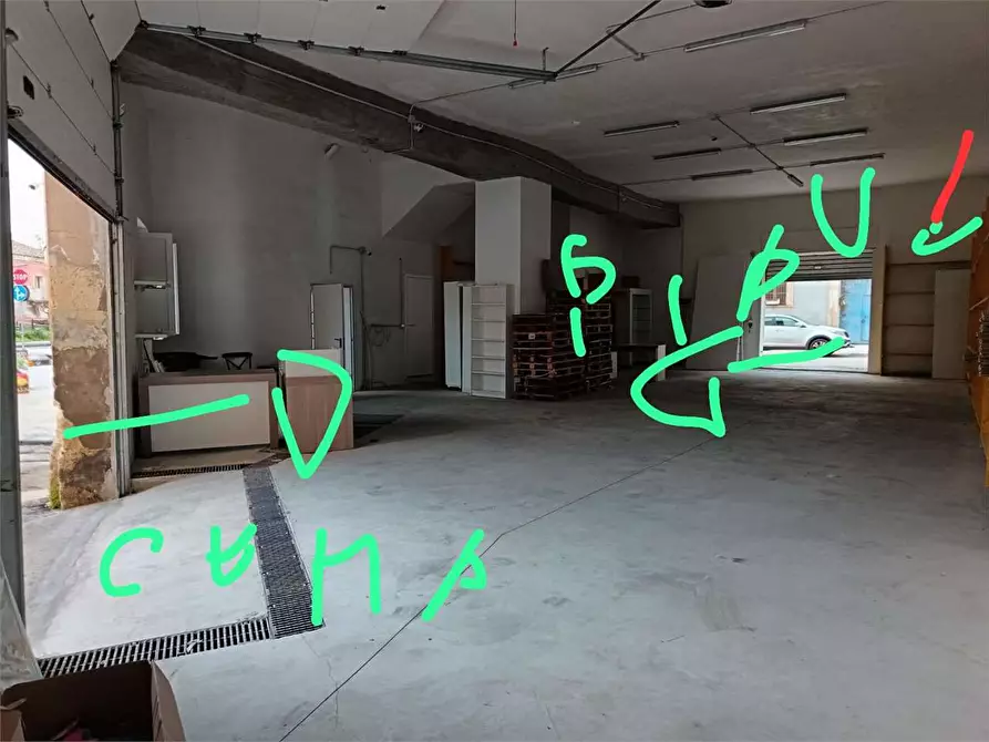 Immagine 6 di Magazzino in vendita  a Siracusa