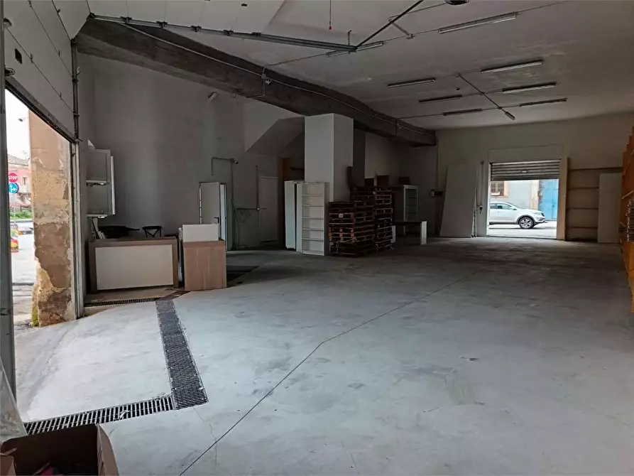 Immagine 7 di Magazzino in vendita  a Siracusa
