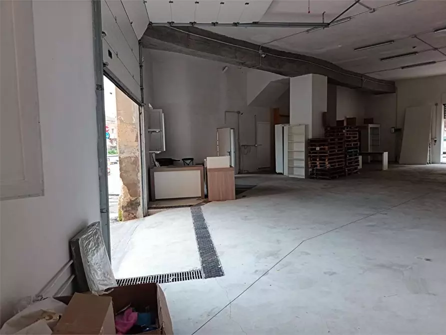 Immagine 9 di Magazzino in vendita  a Siracusa