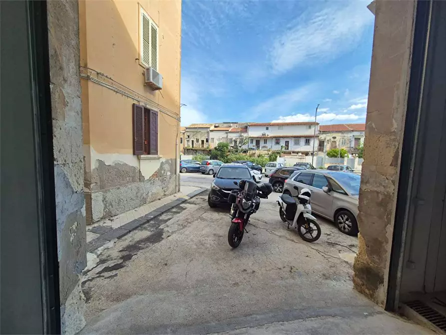 Immagine 14 di Magazzino in vendita  a Siracusa